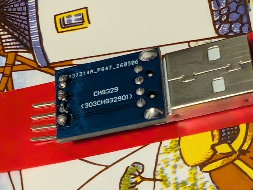 Le module CH9329 de près, avec les quatre broches soudées par Ludo