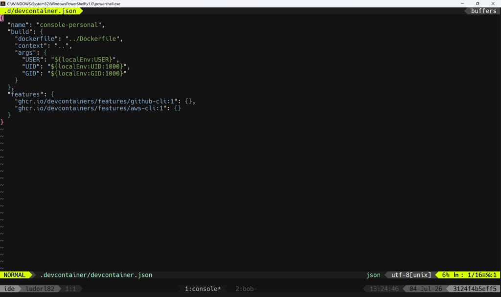 Capture d’écran du fichier devcontainer.json de la couche de personnalisation, ouvert dans Neovim sous Windows